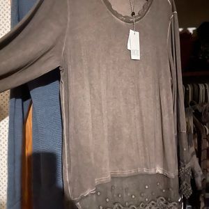Kactus top with lace trim on sleeves and bottom in brown BNWT size XL